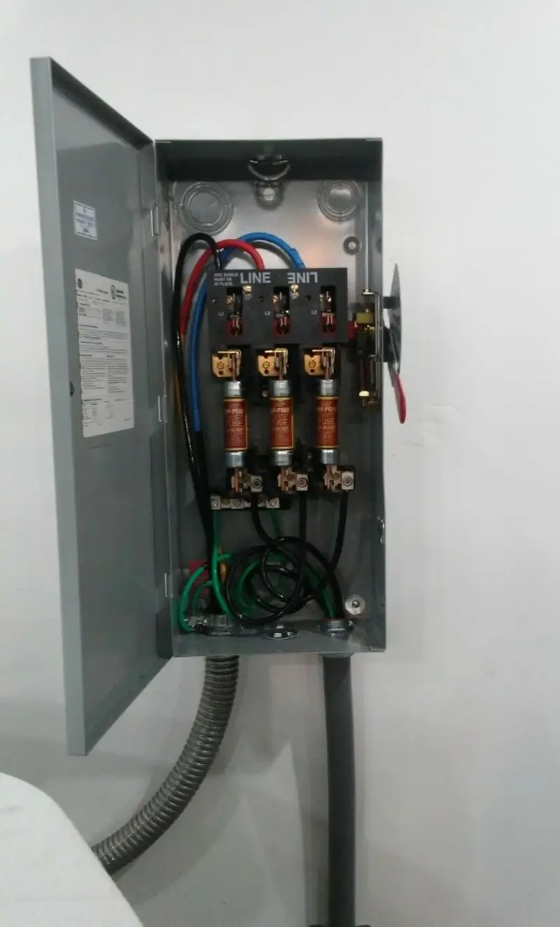 Three-phase disconnect switch installed for Smoke Detector Installation in Wellington